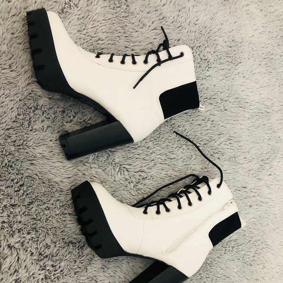 White & Black Heel Boots 8 1/2 - Picture 2 of 5